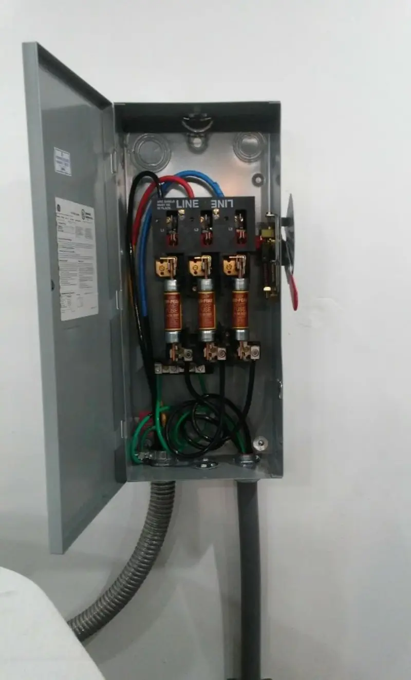 Three-phase disconnect switch installed for Smoke Detector Installation in South Huntingdon